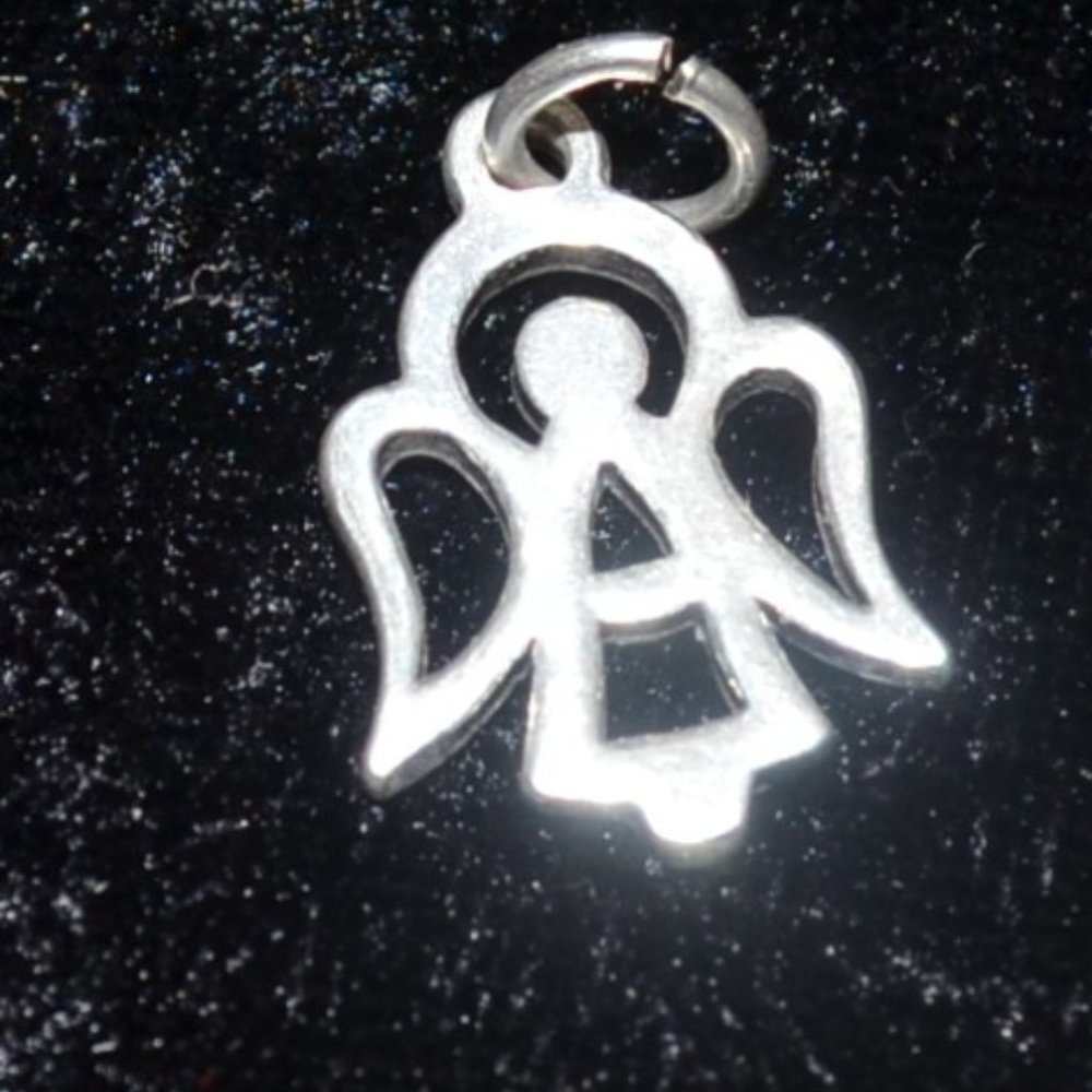 James Avery marking not visible